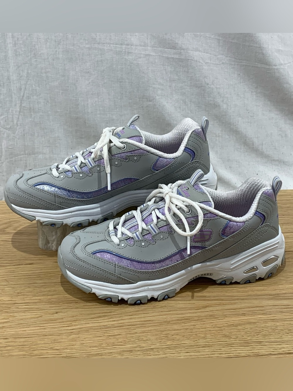 Skechers D’Lites Women’s Size 8 Gray Purple Athletic Walking Shoes